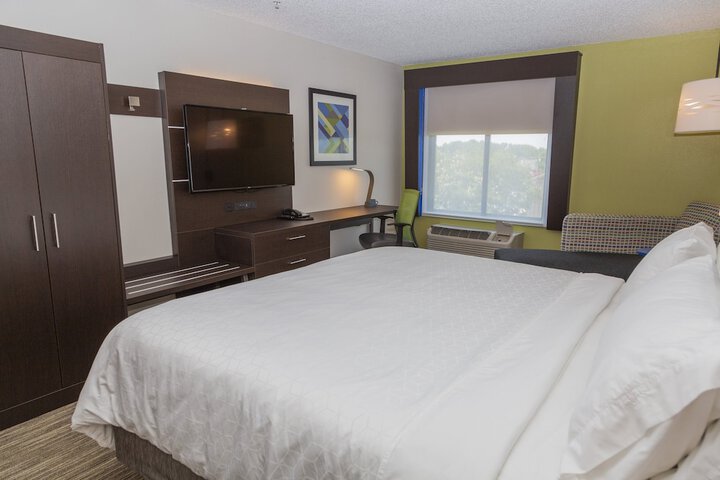 Room 14 of 32