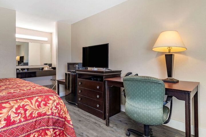 Room 16 of 30
