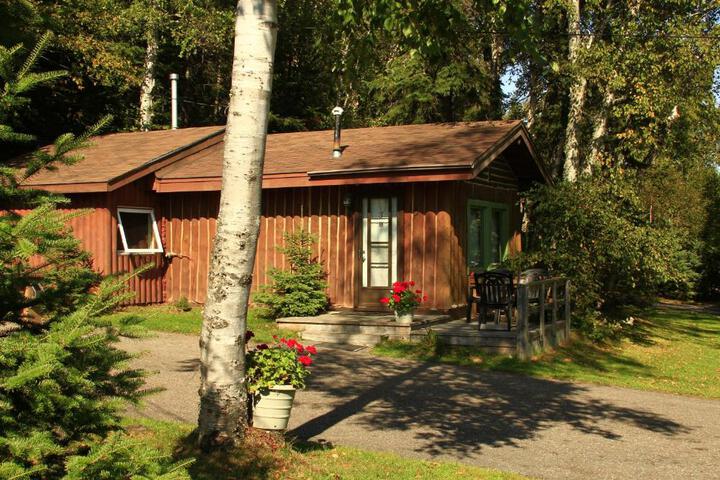High Falls Motel & Cabins