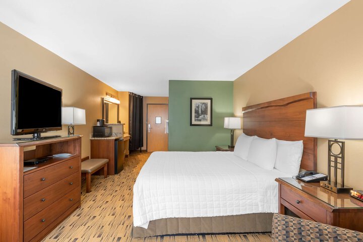 Room 11 of 37