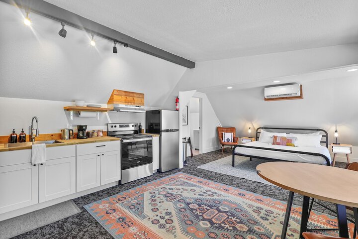 Basecamp Lodge