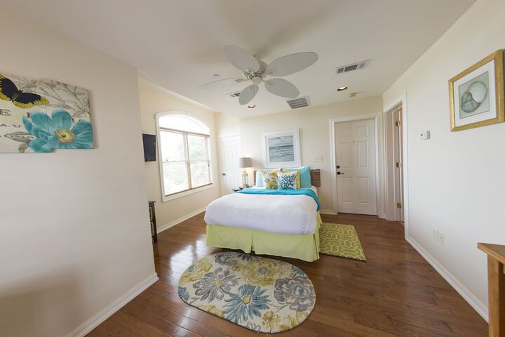 Room 27 of 34