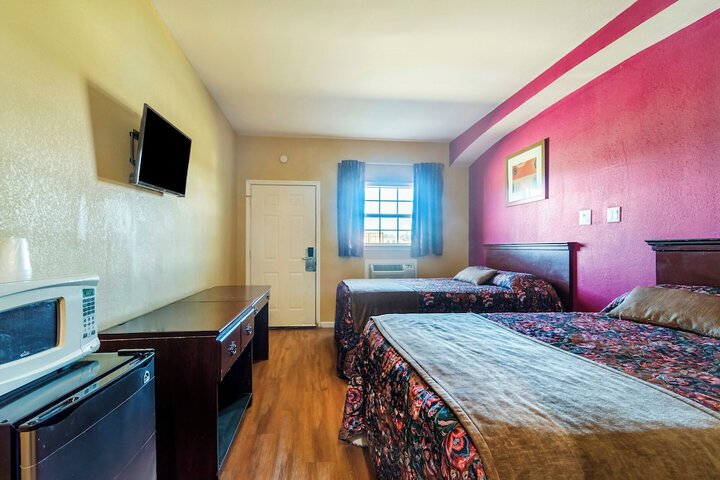 Room 8 of 15