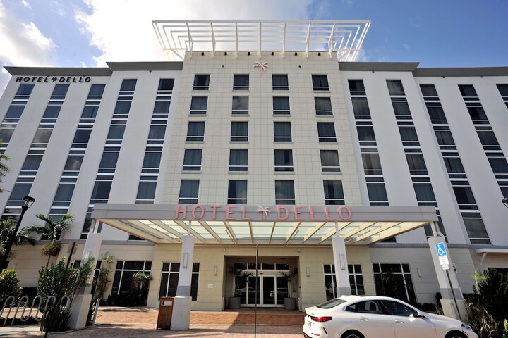 Hotel Dello Ft. Lauderdale Airport Tapestry Collection by Hilton