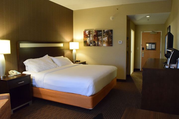 Holiday Inn Express Hotel & Suites Watertown-Thousand Island by IHG