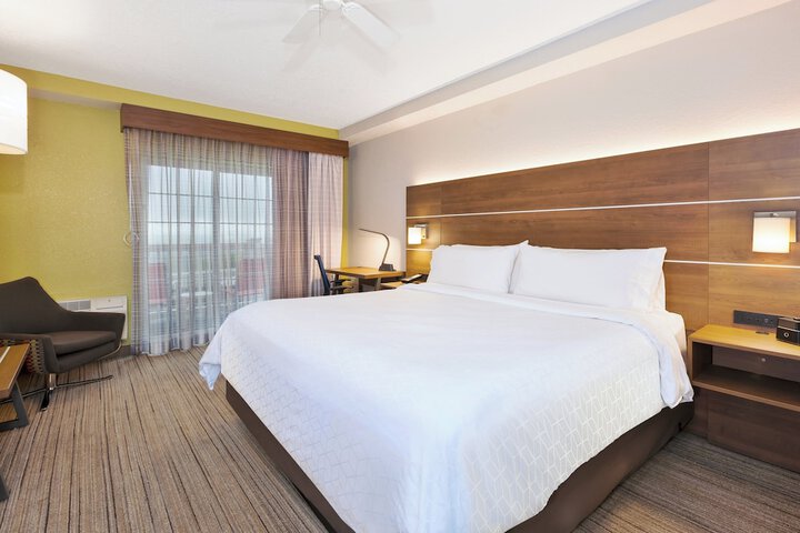 Holiday Inn Express & Suites Petoskey by IHG