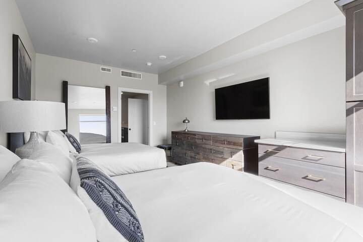 Room 32 of 123