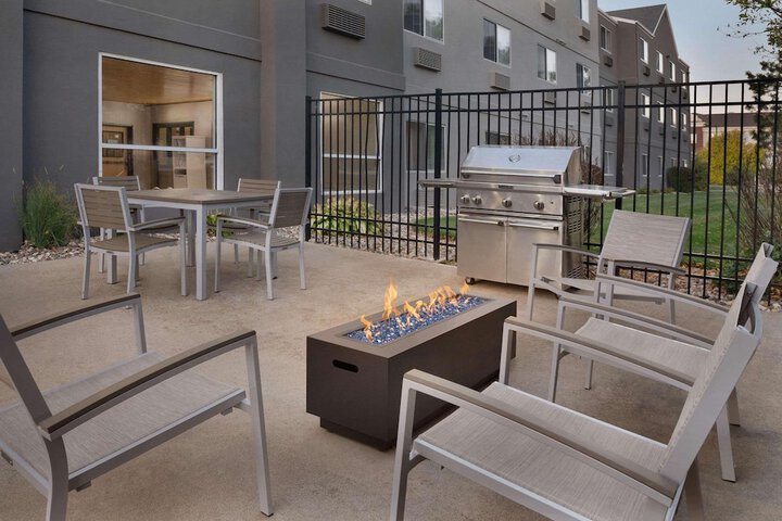 Country Inn & Suites by Radisson Brookings, SD