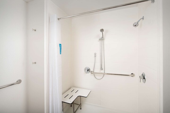 Room 16 of 27
