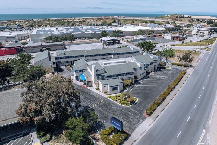 Bay Breeze Inn