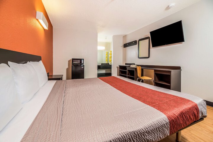 Room 21 of 27