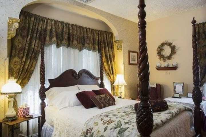 Room 17 of 27