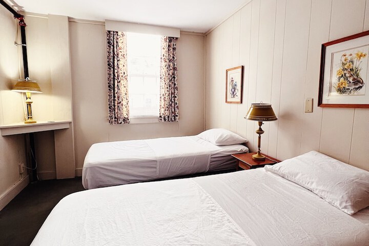 Room 15 of 32