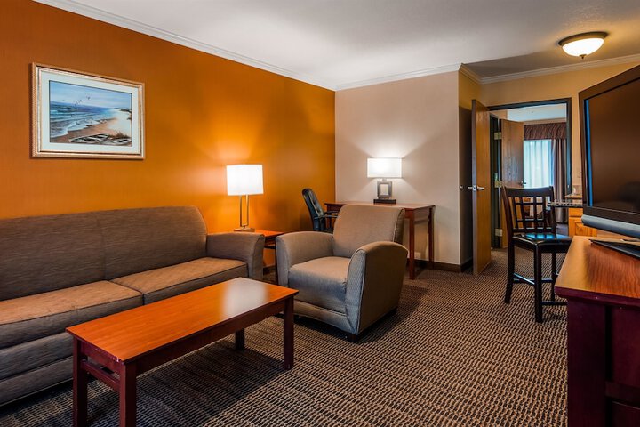 Best Western Plus Landmark Inn