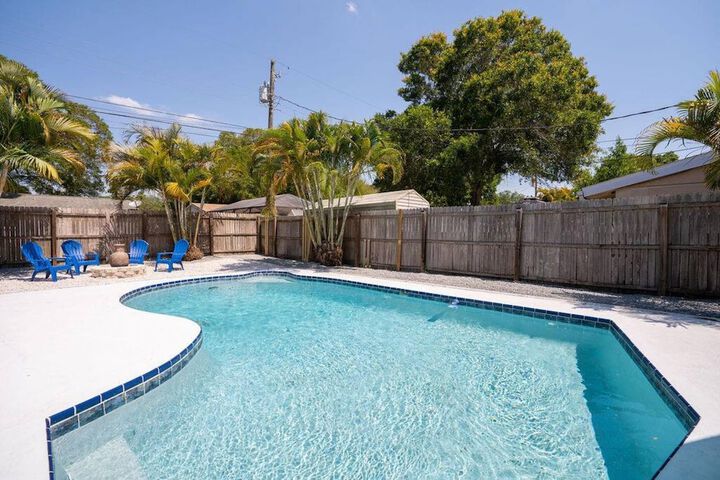 Heated Pool Close to St. Pete Tampa Pet Friendly