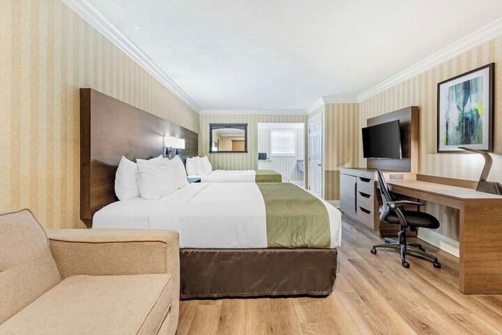 Room 17 of 39