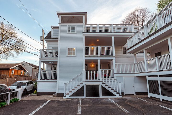 Eagle House Motel