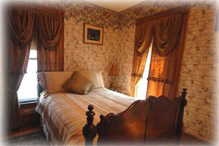THE LION & THE ROSE B&B