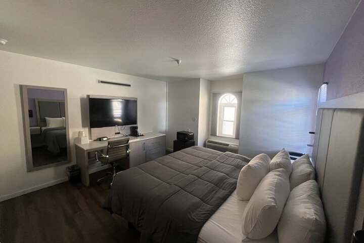 Room 9 of 29