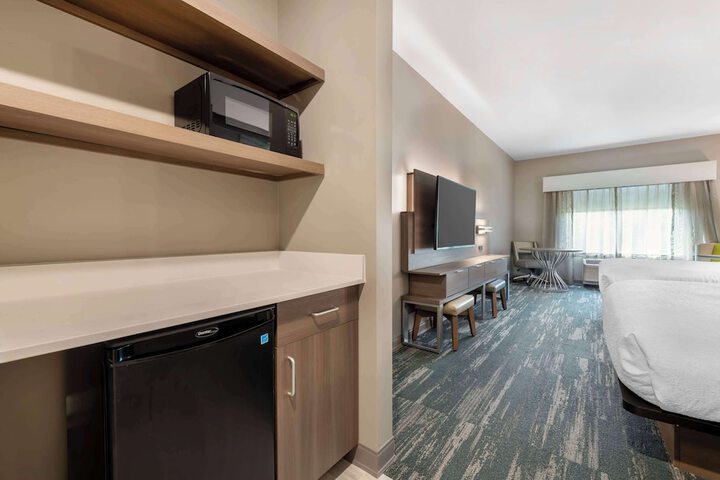 Room 30 of 42