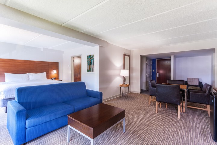 Room 13 of 33