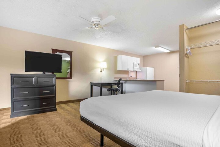 Room 25 of 27