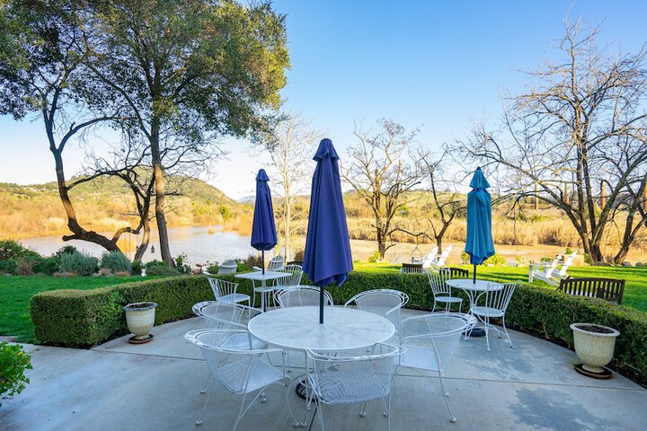 The River Belle Inn