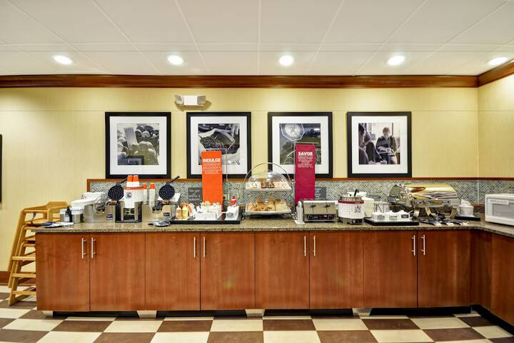 Breakfast/Coffee Service 33 of 38