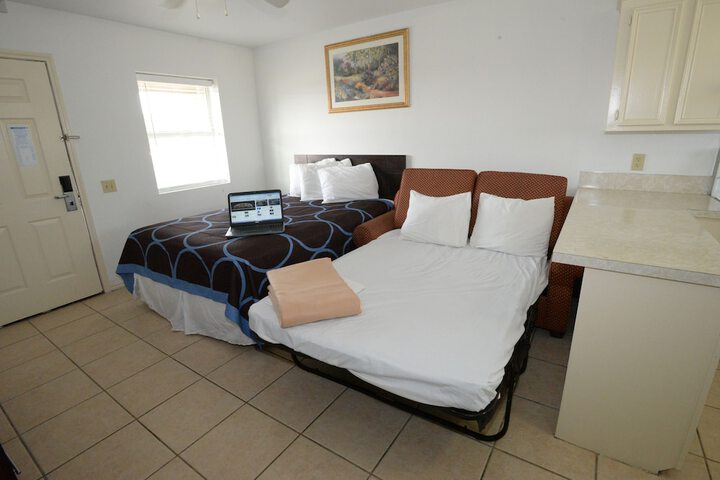 Room 27 of 41