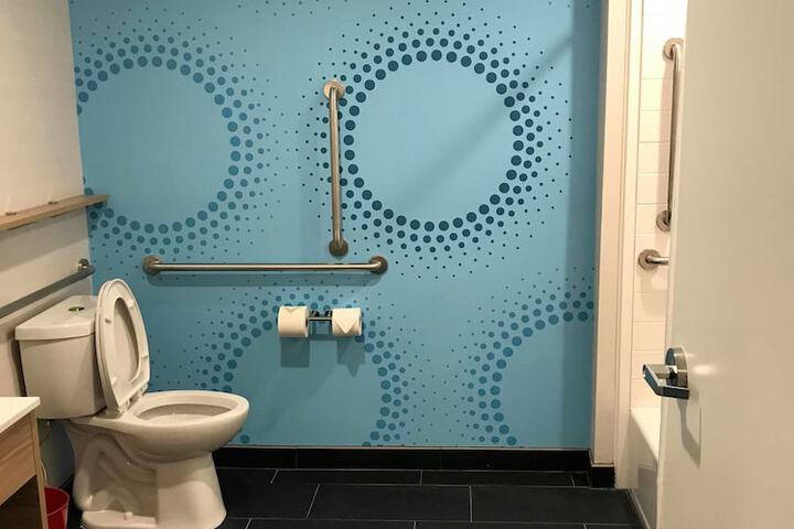 Room 20 of 65