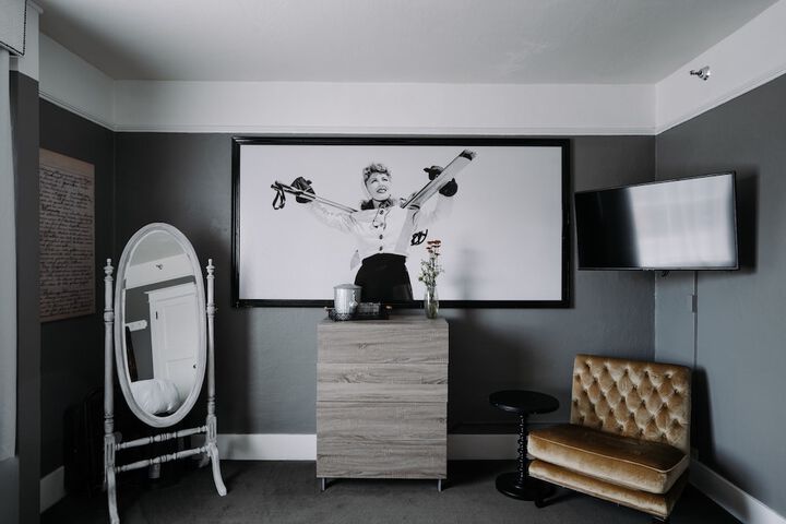Room 49 of 77