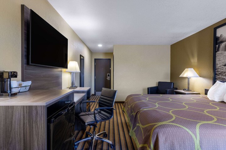 Room 10 of 31
