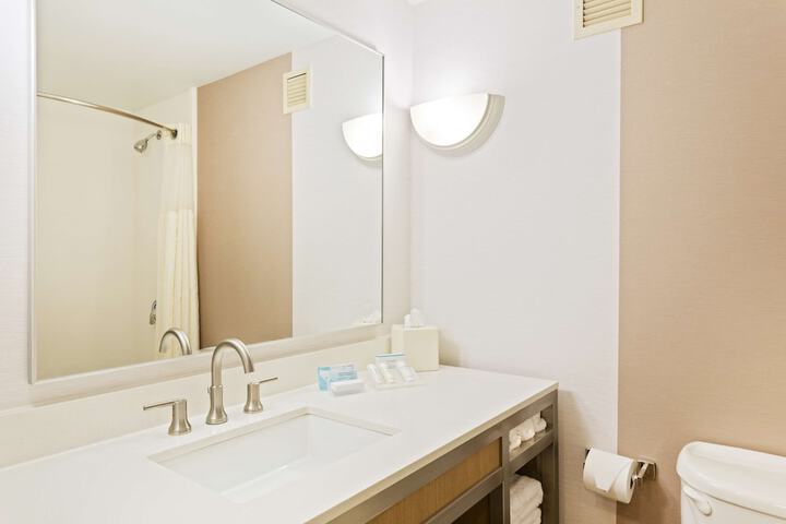 Room 10 of 33