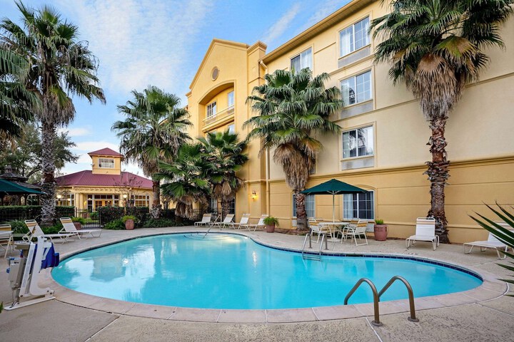 Pool 4 of 25