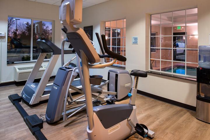Holiday Inn Express Hotel & Suites Pittsburg by IHG