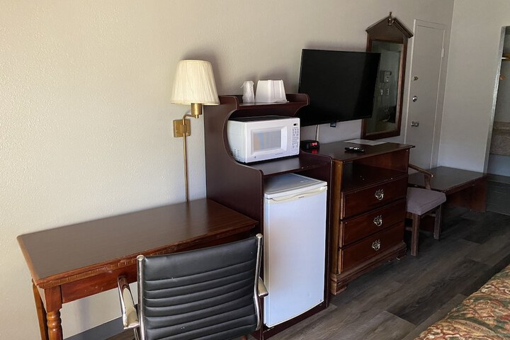 Room 9 of 15