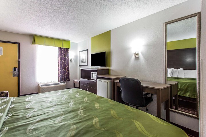 Room 7 of 28