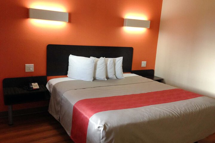 Room 10 of 35