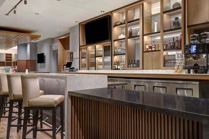 Lounge 40 of 45