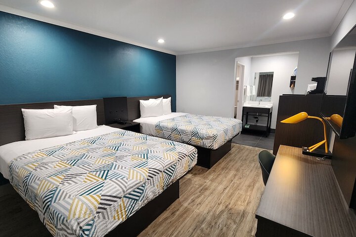 Room 16 of 32
