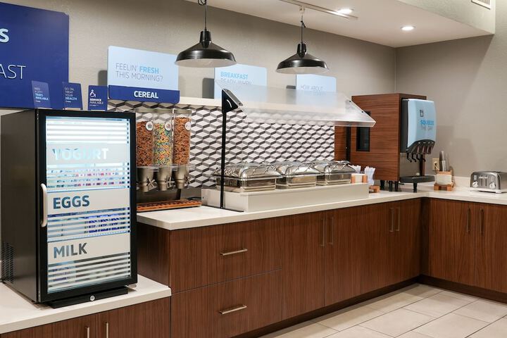 Holiday Inn Express & Suites Dallas Southwest-Cedar Hill by IHG