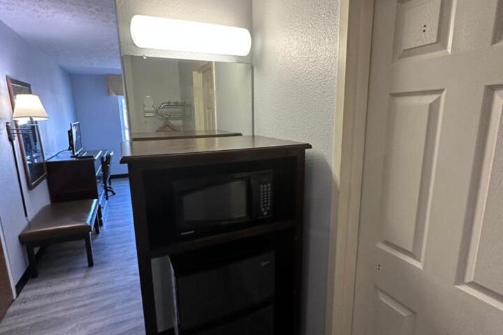 I65 studio suites
