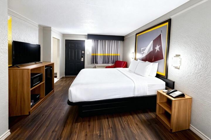 Super 8 by Wyndham Nacogdoches Near University
