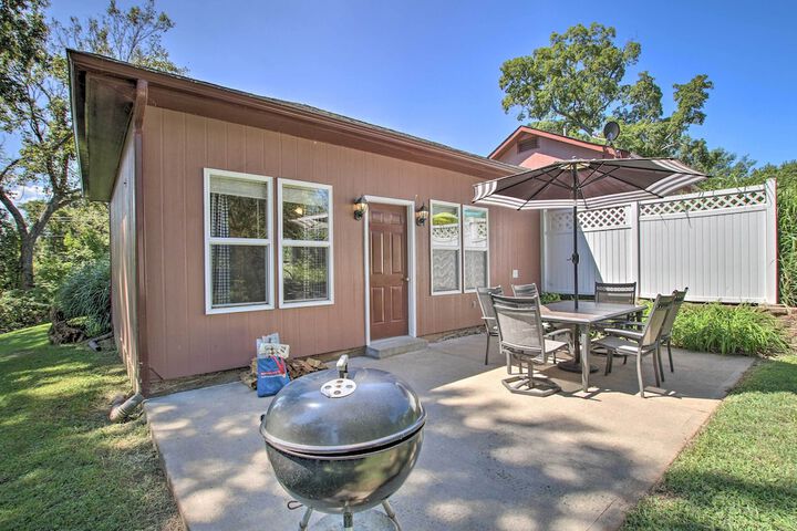 turtle Rock - Ironton Cabin w / Furnished Patio!