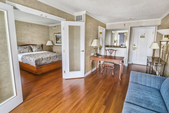 Room 44 of 128
