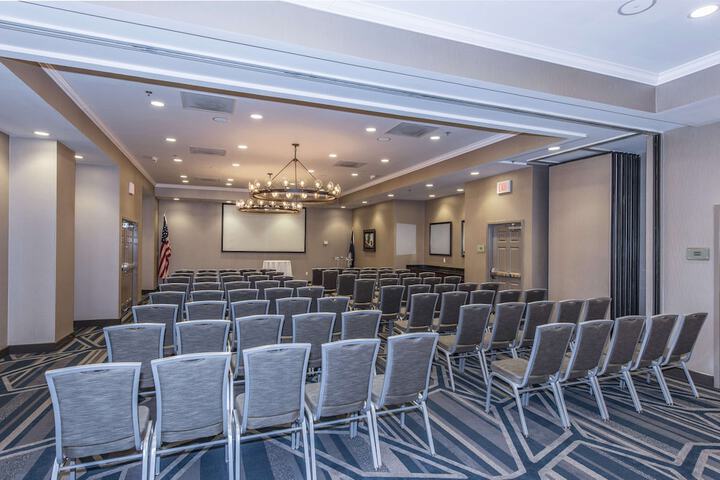DoubleTree by Hilton North Charleston - Convention Center