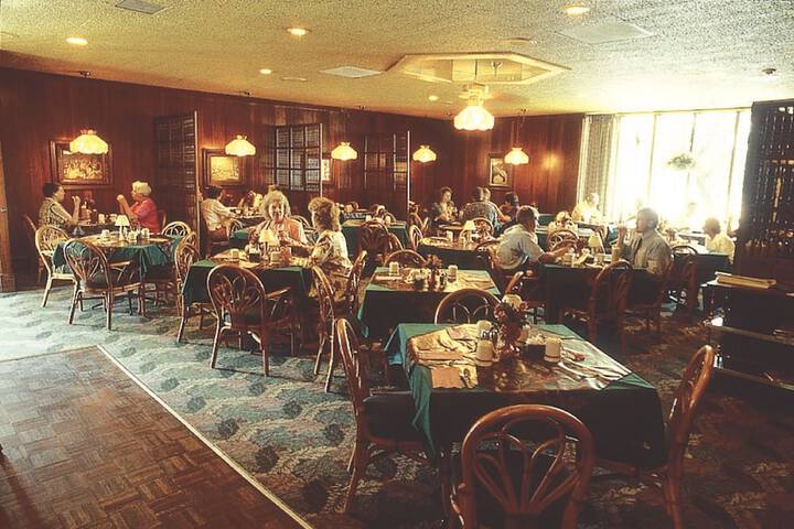 Dining 30 of 34