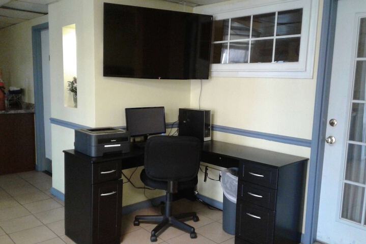 Days Inn by Wyndham Alexandria South