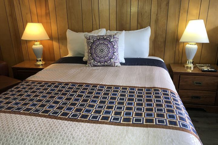 Cedar Inn & Suites
