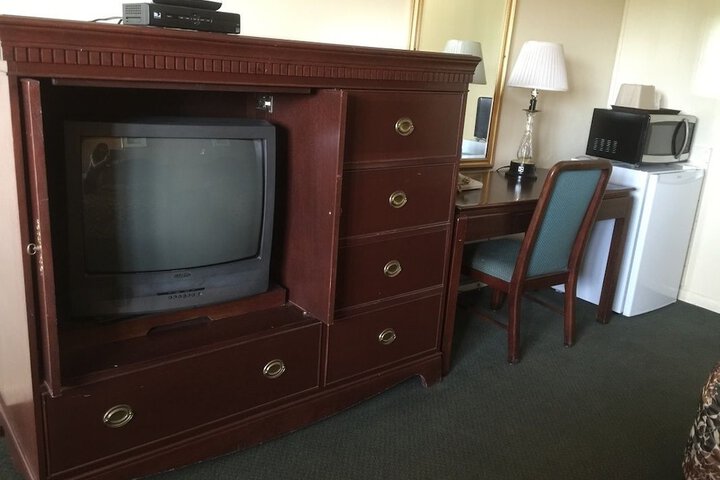 Room 11 of 24